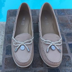 Geox nude leather flats / boat shoes / loafers