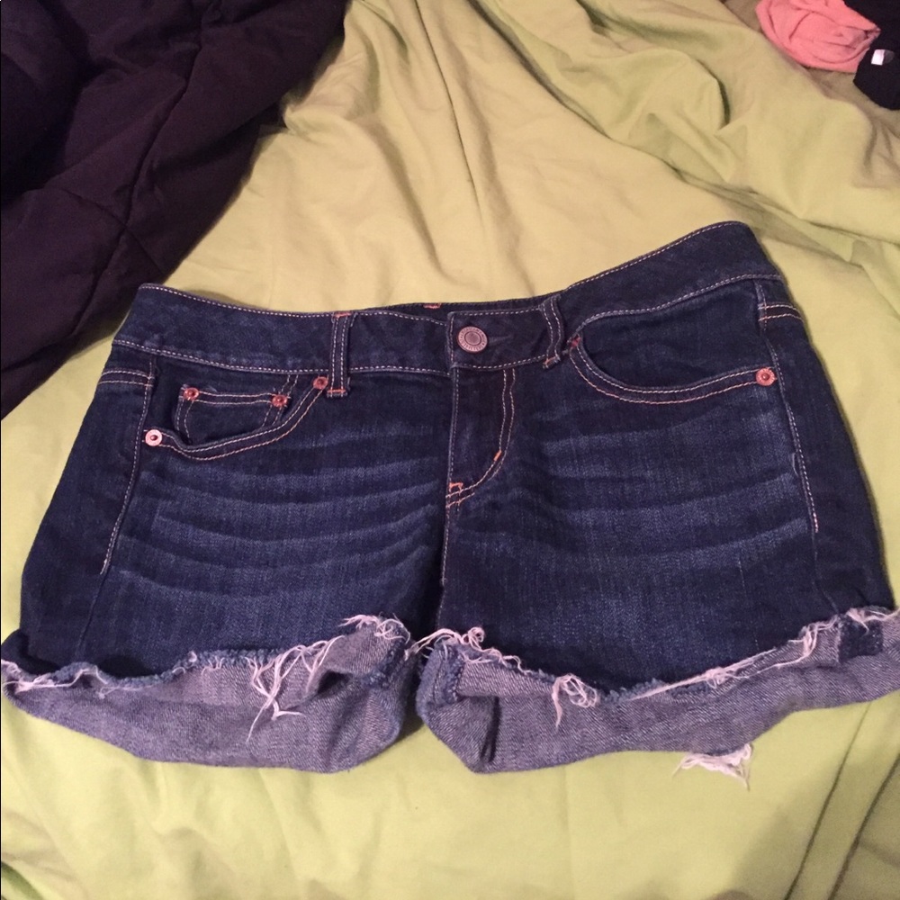 **SOLD** American Eagle "Cut Off" Shorts Size 6!
