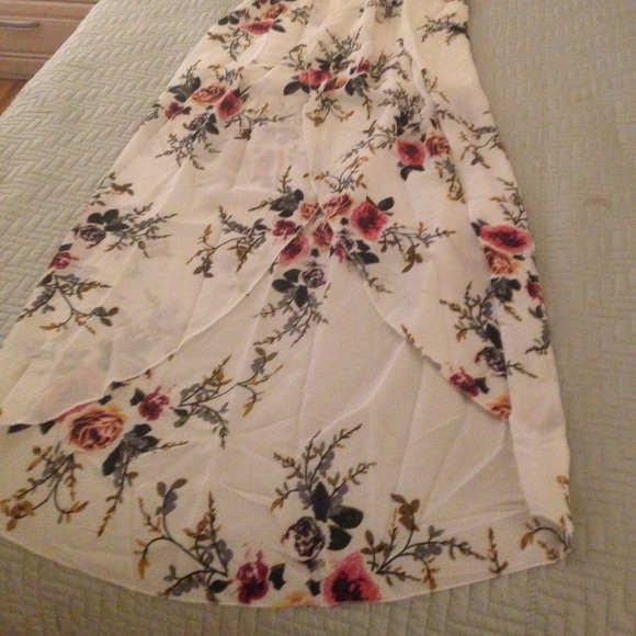 Unique off shoulder floral maxi - Picture 3 of 6