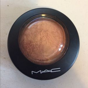 MAC mineralized skin finish-Cheeky Bronze