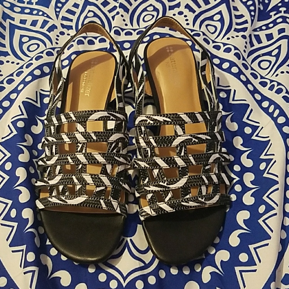 Brand new never worn Naturalizer sandals comfort 5