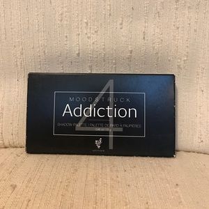 Younique eyeshadow Palette