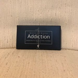 Younique eyeshadow Palette