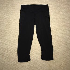black lululemon cropped leggings