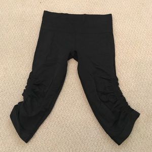 dark gray stretchy cropped leggings