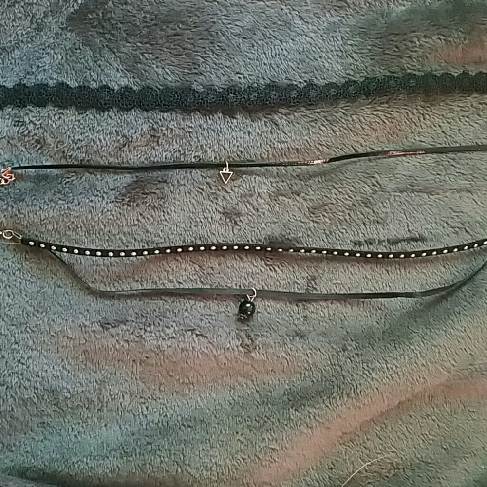 3 cute chokers
