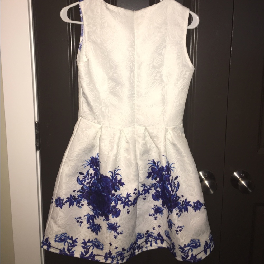 Formal Dress - Picture 2 of 5