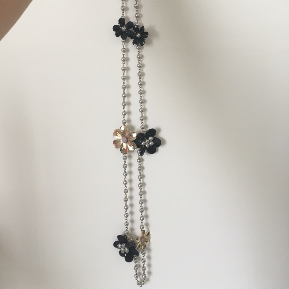 Black and gold flowers necklace