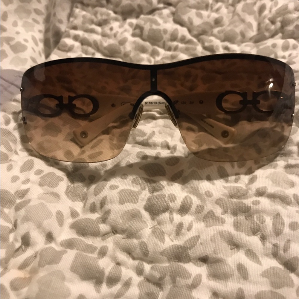 Sold Coach Noelle sunglasses GORGEOUS!