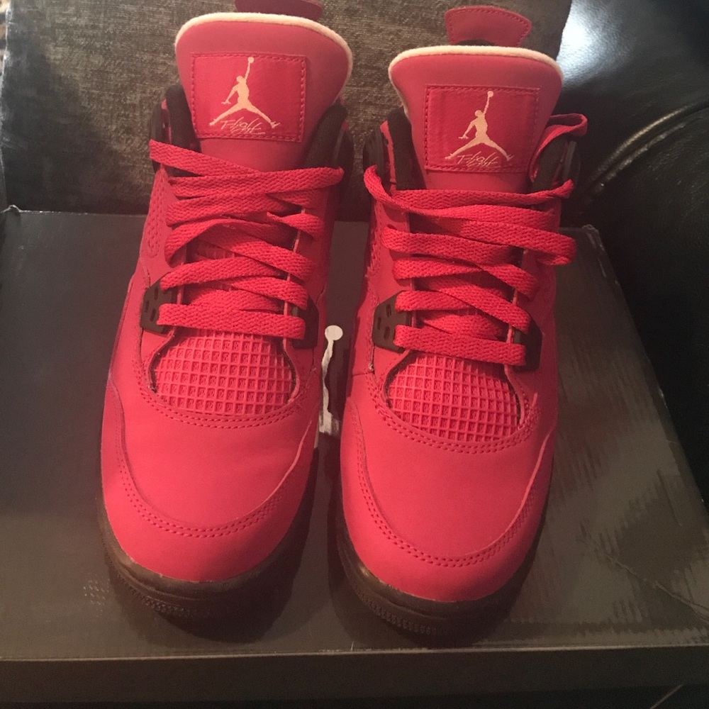 Girl Jordan 4 Retro GS. Voltage Cherry