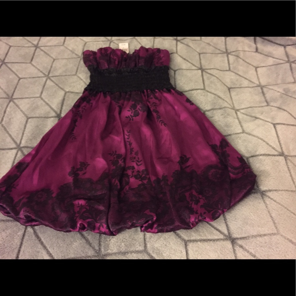 Dress new with tags fits really cute😍