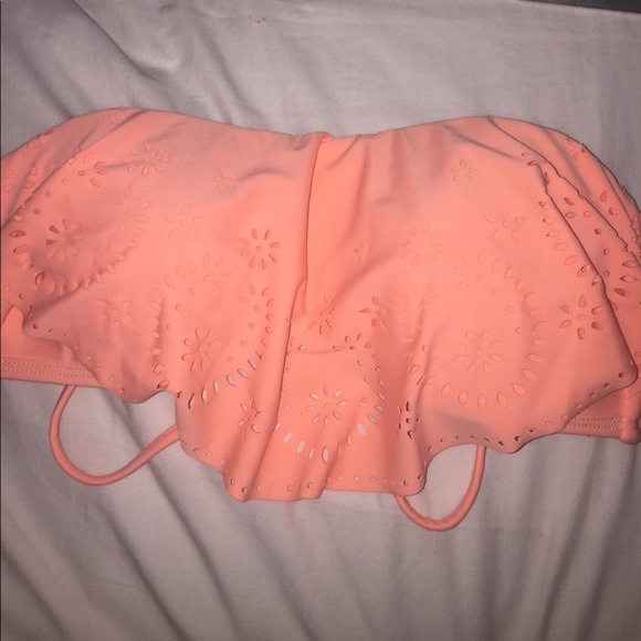 Strapless peach cut out flounce bikini top - Picture 1 of 4