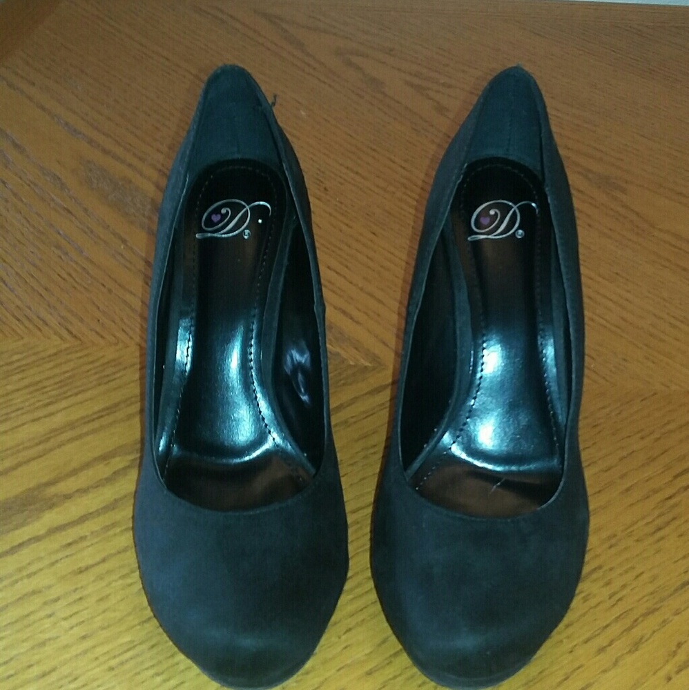 Black Pumps-Wedges