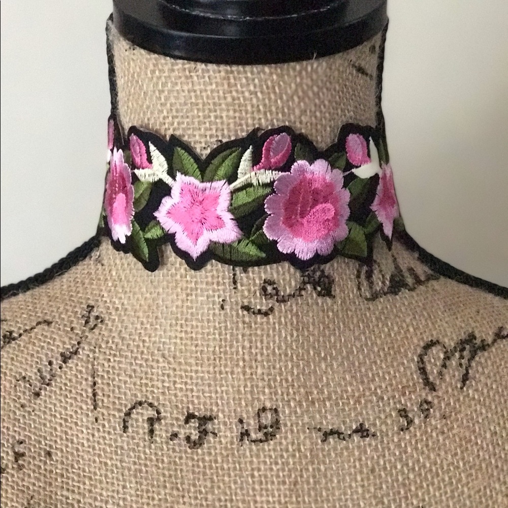 🌹Pink Flowers 🌸 Choker🌹