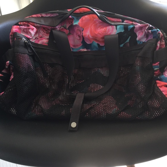 SOLD Lululemon On the Fly Duffel Secret Garden - Picture 4 of 8