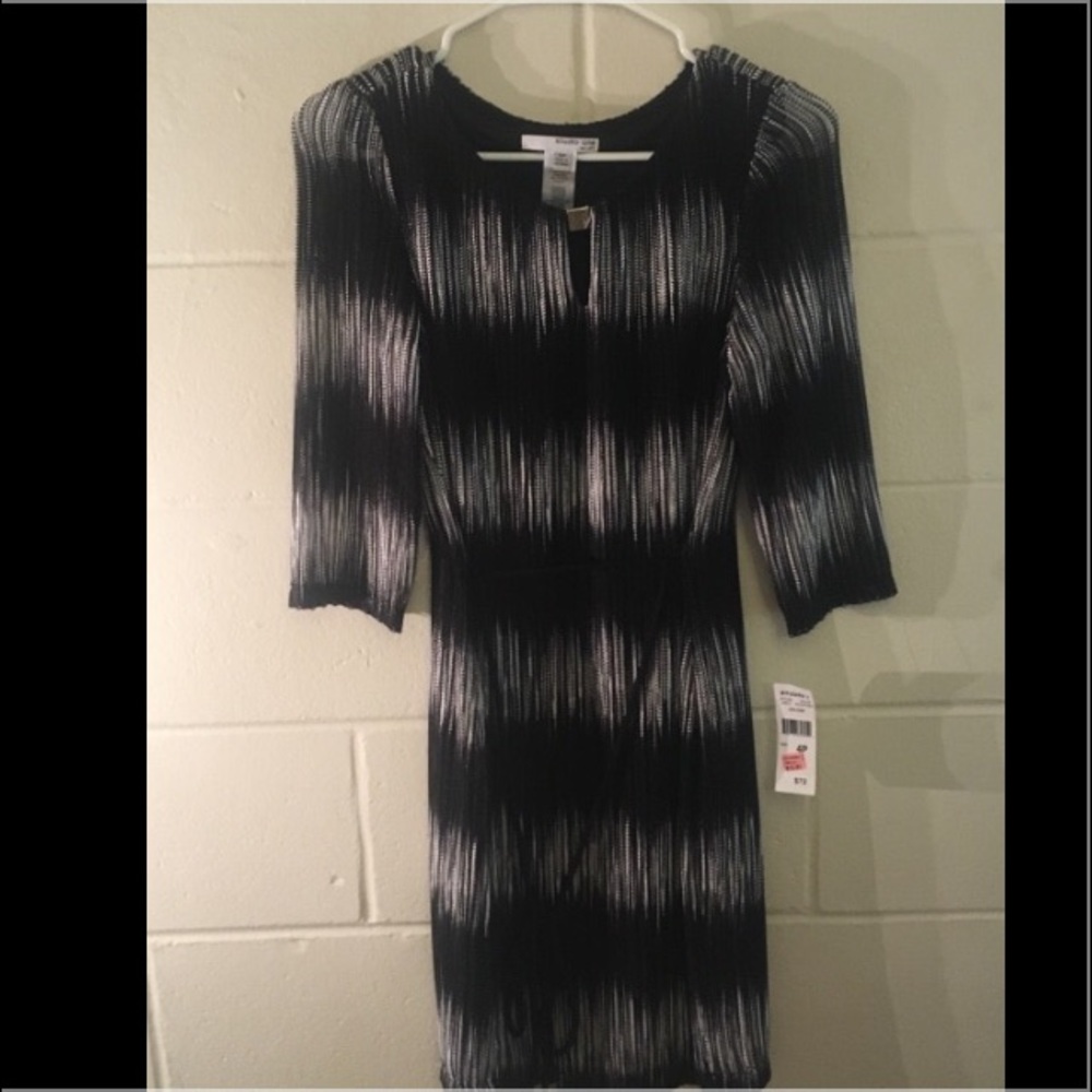 Black and gray striped crew neck 3/4 sleeve shirt