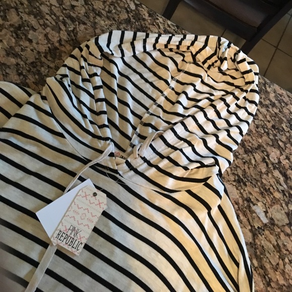 Sweater t shirt from Kohls completely new♥️ - Picture 2 of 4