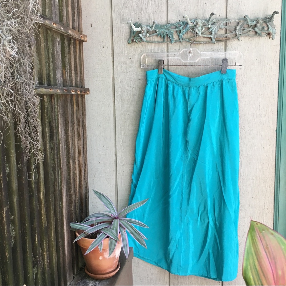 🌸SOLD🌸Aqua vintage silk skirt 🦋