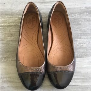 Clarks Indigo brown bronze flats sz 7