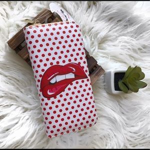 ✨💋NEW‼️Retro/ Red Lip Wallet 💋✨