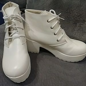 WHITE, LIGHT-WEIGHT BOOTS WITH CHUNK TREADED HEEL
