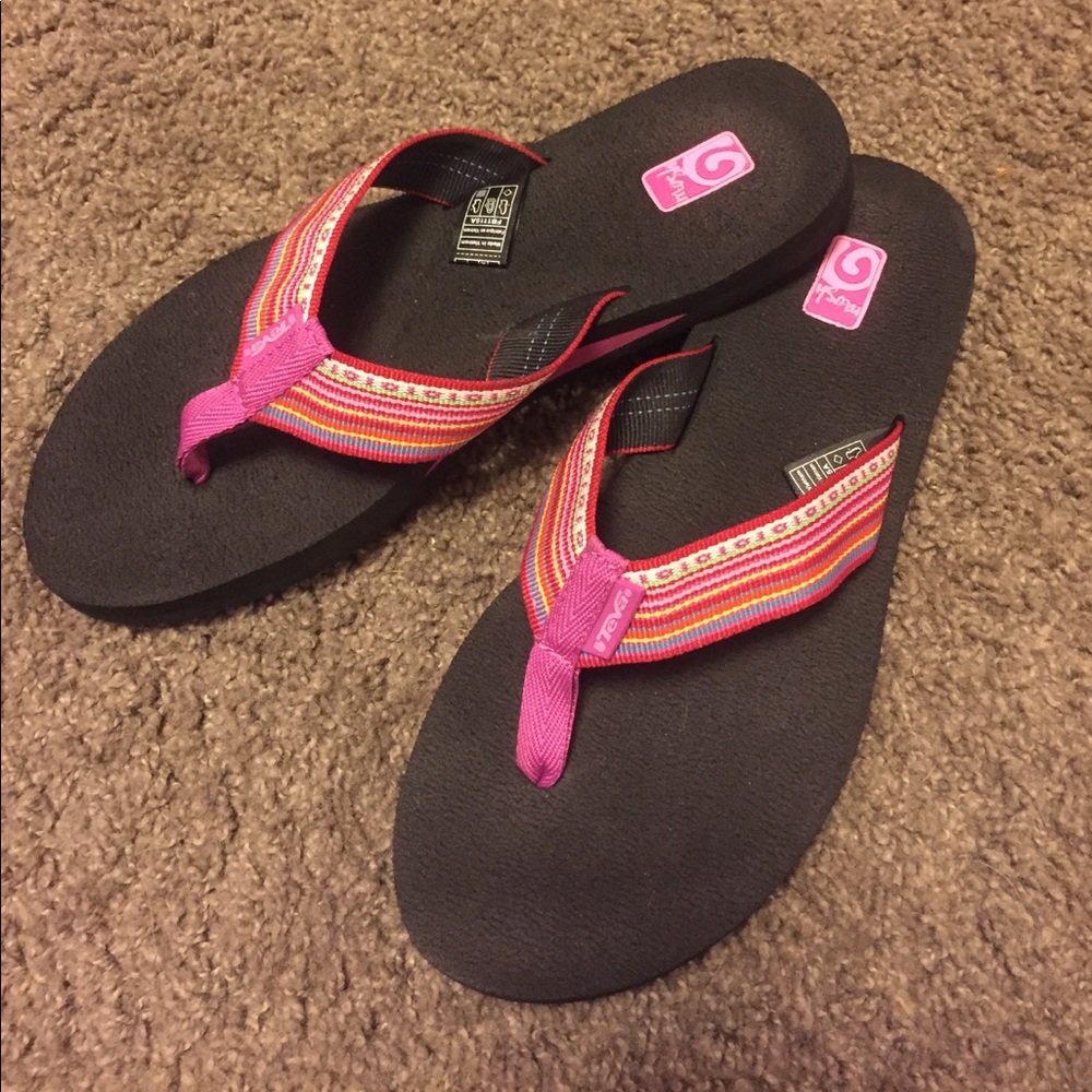TEVA flip flops. 💕Mush sandals. Like new!