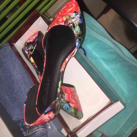 Flats - Picture 2 of 3