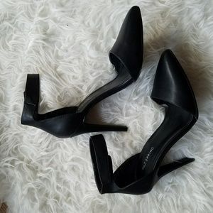 Ankle strap black pointy pumps