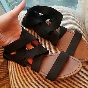 Cross strap Sandals