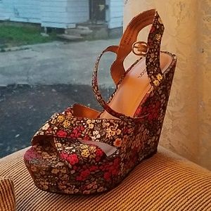 Floral wedges
