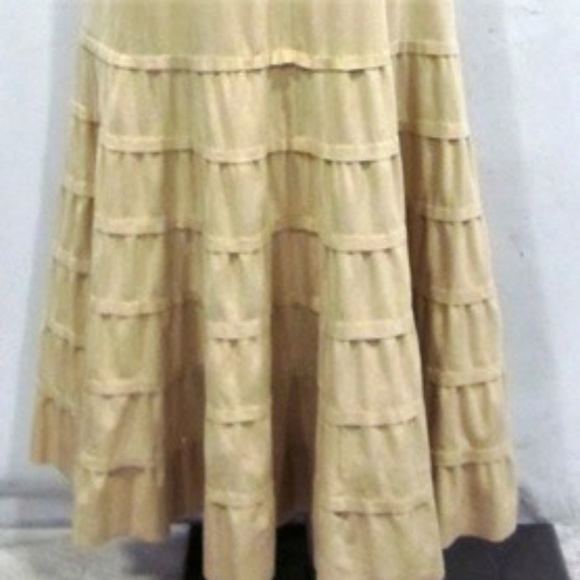 WHITE HOUSE BlACK MARKET SKIRT