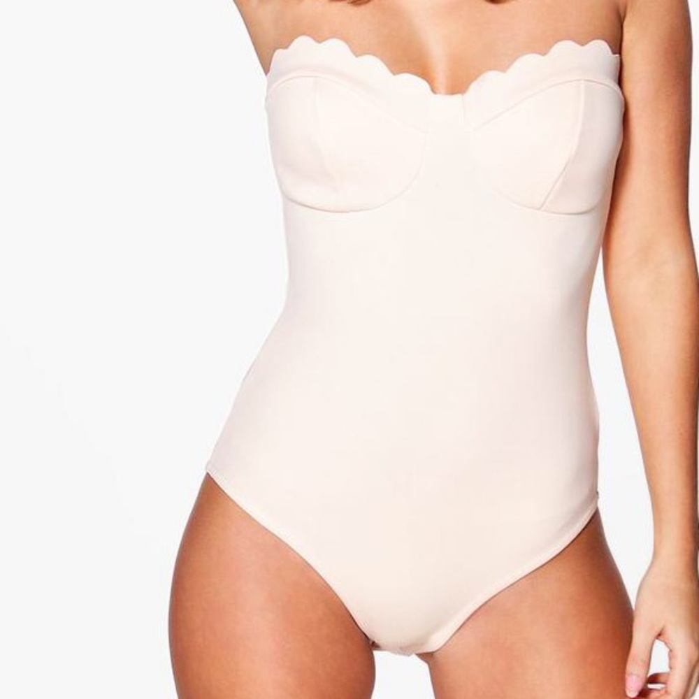 Boohoo Scallop Edge Bandeau Bodysuit