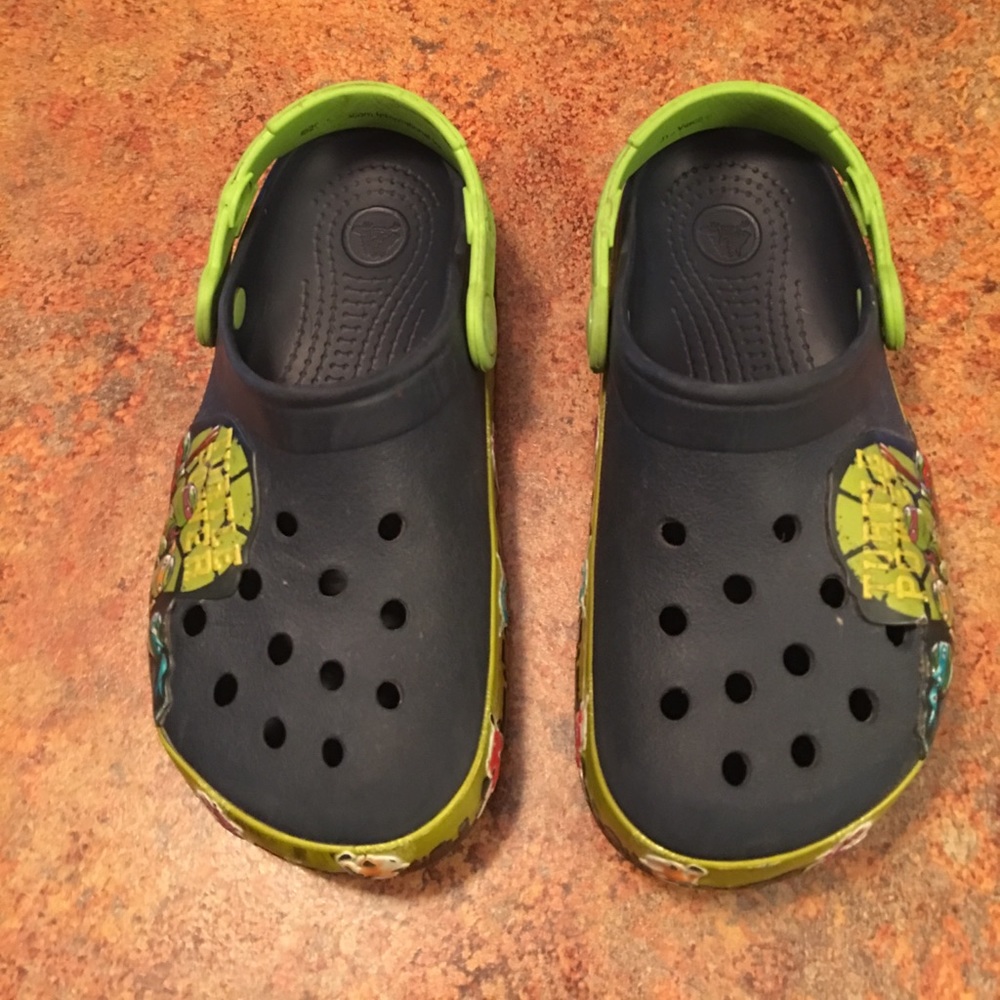crocs
