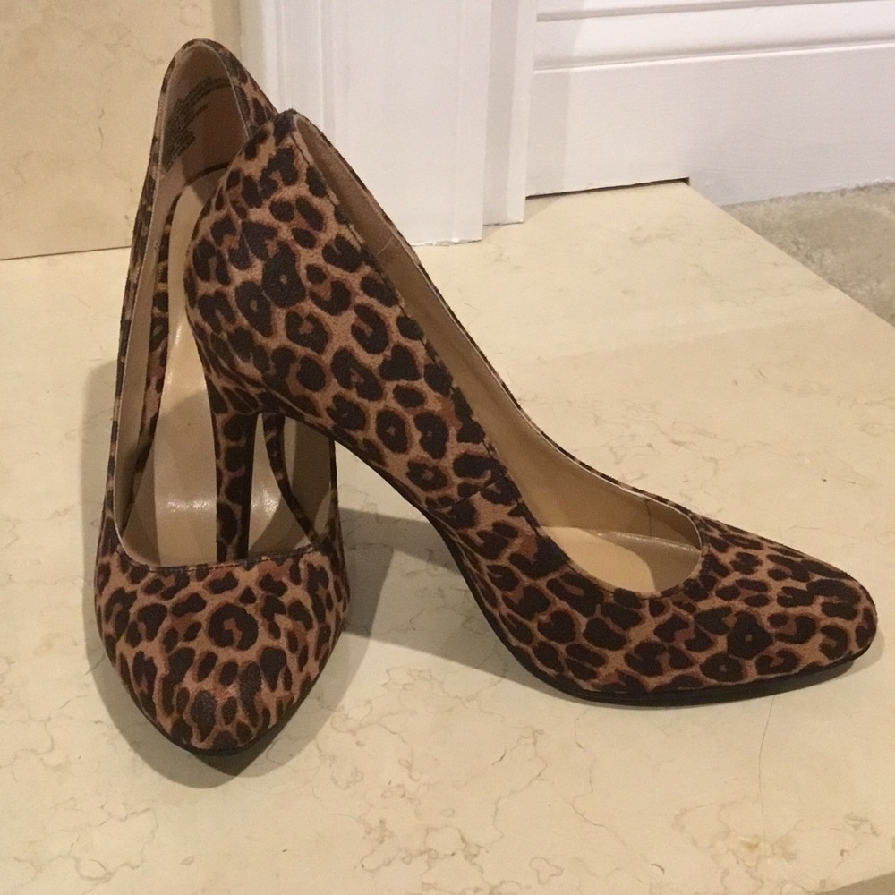 NWOT LC Lauren Conrad Women's Leopard Heels sz 7.5