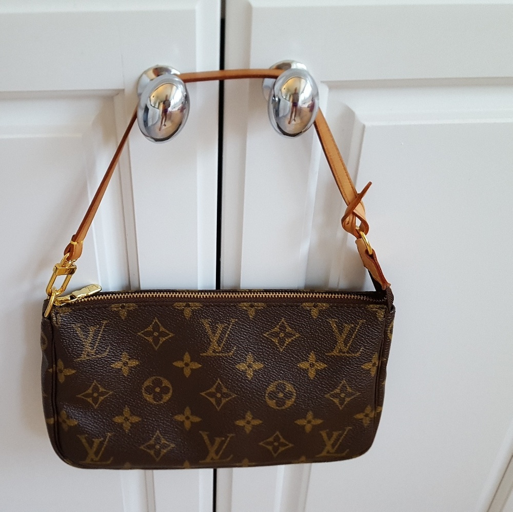 Authentic Louis Vuitton Pochette