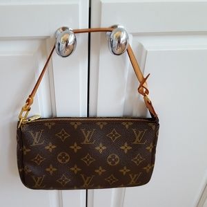Authentic Louis Vuitton Pochette
