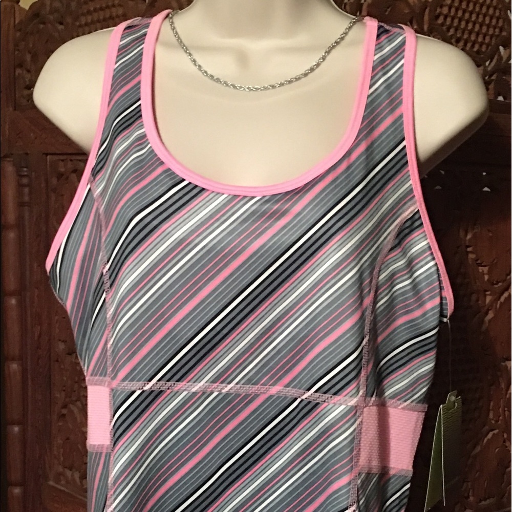 TEK GEAR. T back tank top. Size XL