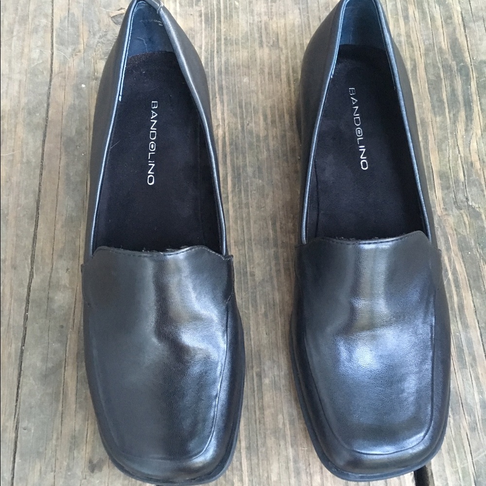 Like New! Worn once. Bandolino leather loafers.
