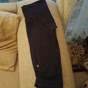 Lululemon activewear compression capris