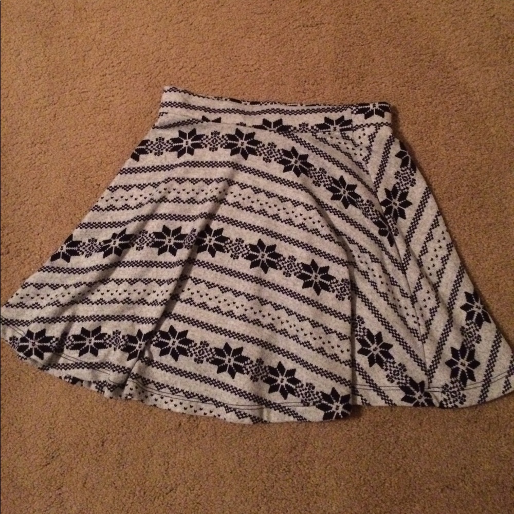 Black and gray nordic skirt