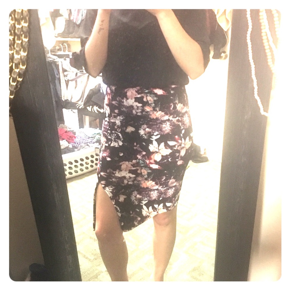 Stretchy Asymmetrical Floral Pencil Skirt NWOT