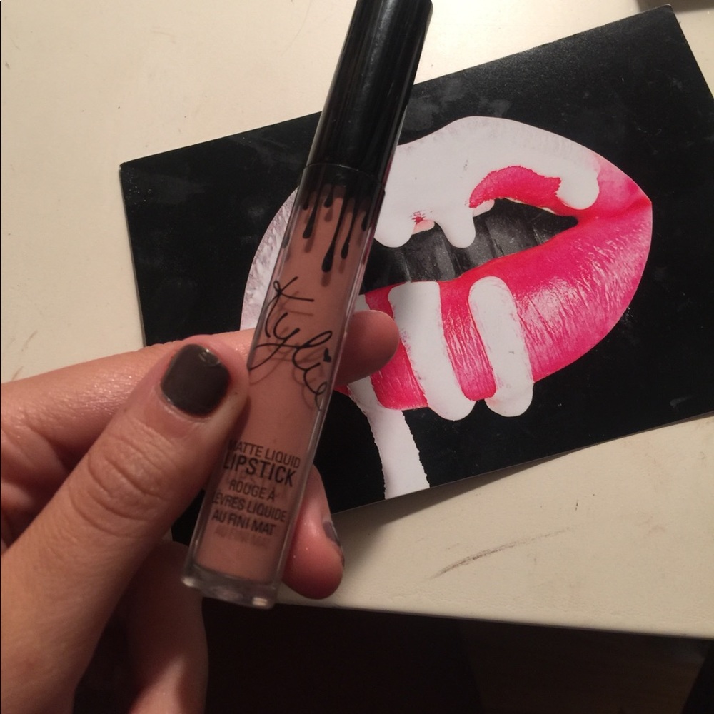 Kylie lip  ( never used and authentic)