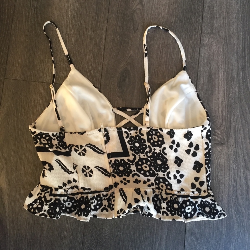 NWOT Akira Black & White Crop Top Size S - Picture 2 of 3