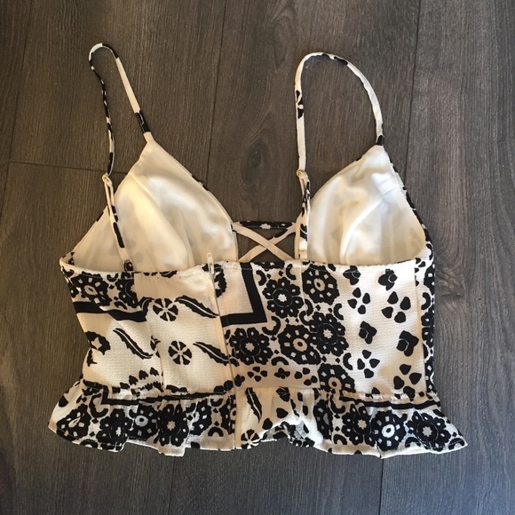 NWOT Akira Black & White Crop Top Size S - Picture 2 of 3