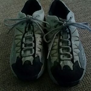 Velocity gore-tex trail running shoes 7M