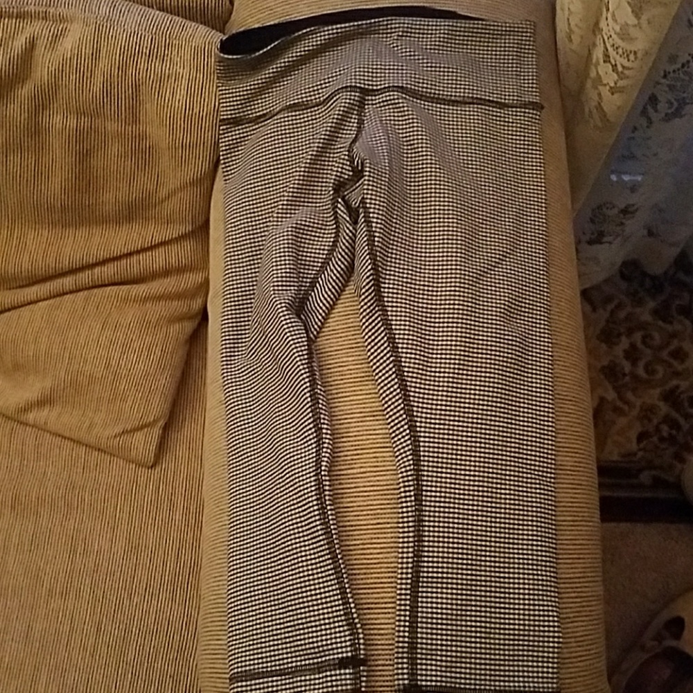 Lululemon navy gingham capris