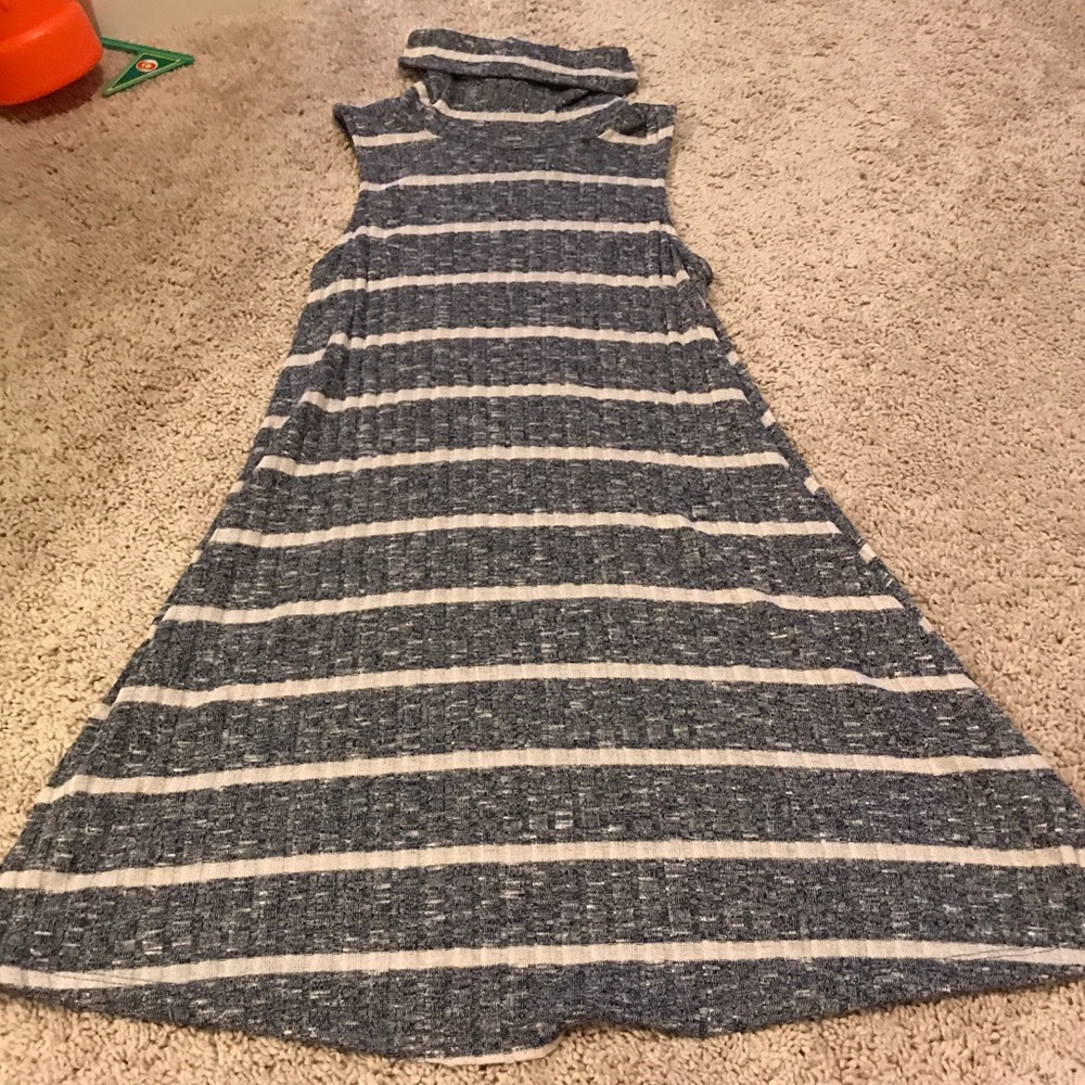Turtleneck sleeveless tunic dress