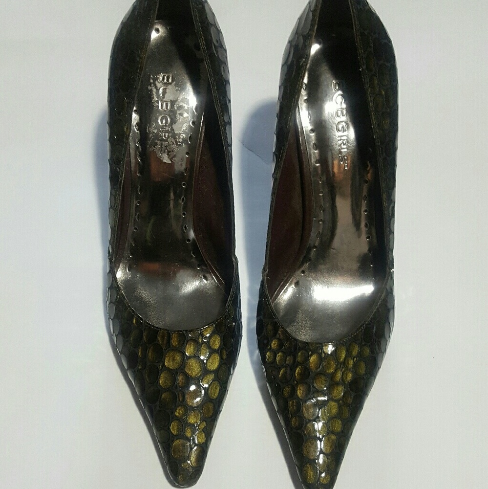 BCBGIRLS KATCHENS DARK GREEN POINTY TOE PUMP