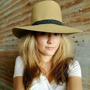 Meet your Posher, Addie