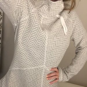 Wool sweater natural gray herrings bone ish lol